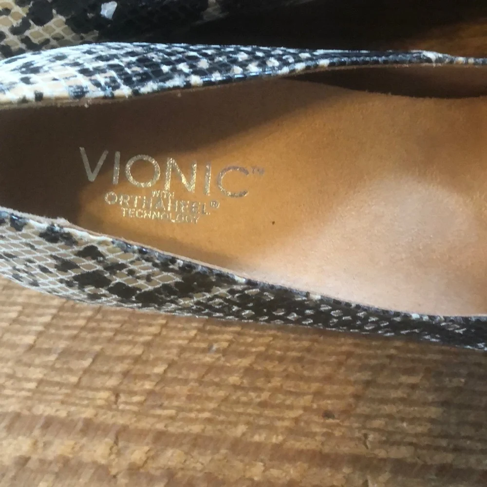 Vionic Antonia snakeskin wedge 7